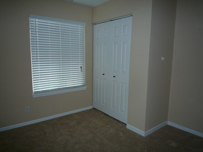 Building Photo - 14039 S Oakdale Cir