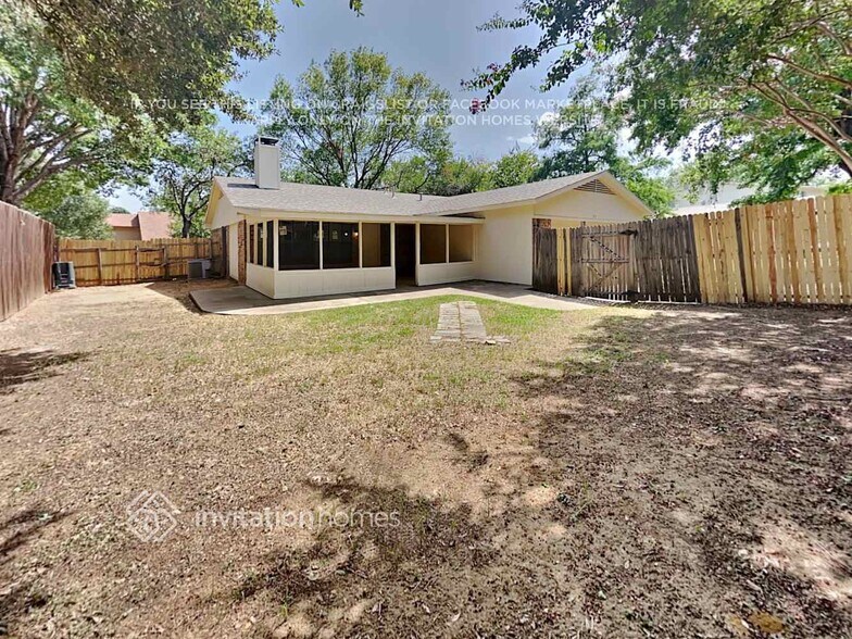 Building Photo - 717 Holly Oak Dr
