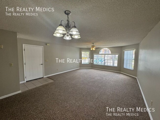 Building Photo - 2036 Royal Bay Blvd