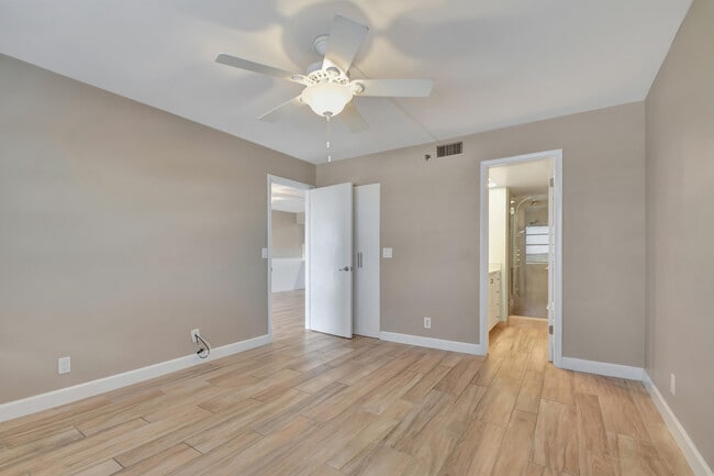 Building Photo - 4640 Lucerne Lakes Blvd W