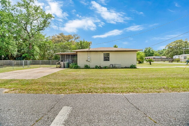 Building Photo - Charming 4 Bedroom Pensacola Rental in a Convenient Location!