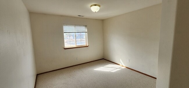 Building Photo - 1326 S Skyline Dr