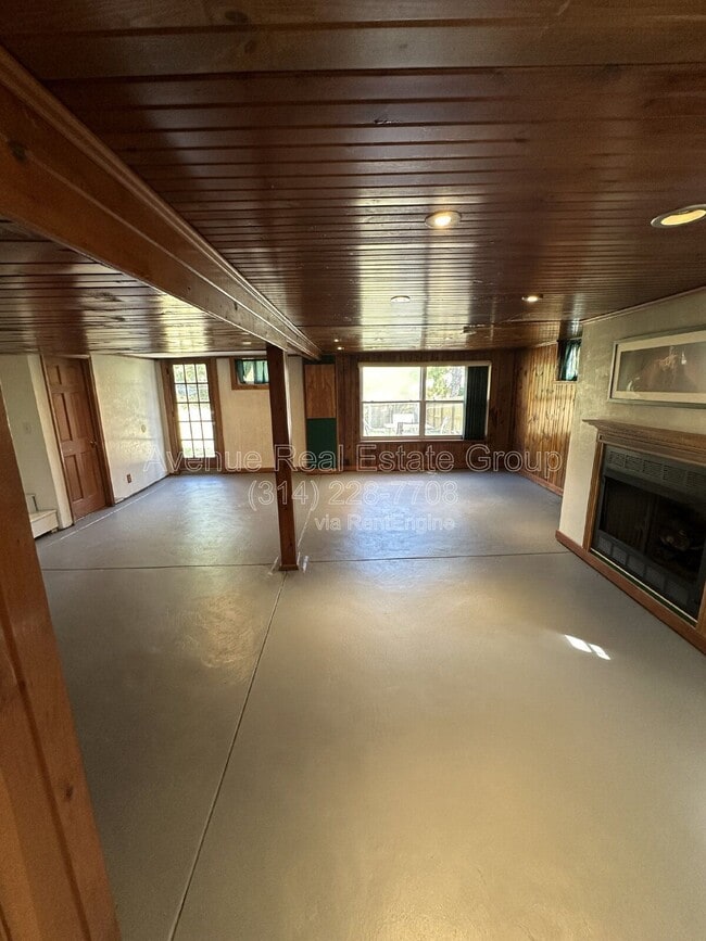 Building Photo - 425 Bismark Ave