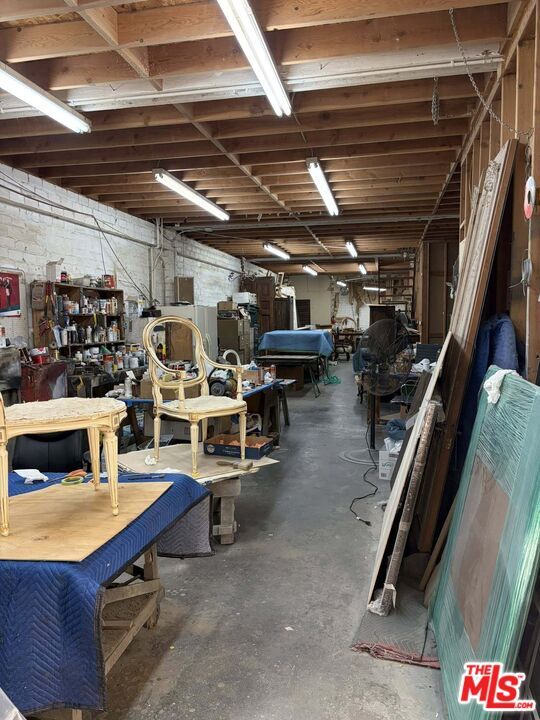 Building Photo - 2252 W Washington Blvd