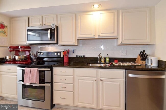 Building Photo - 5449 Grove Ridge Way