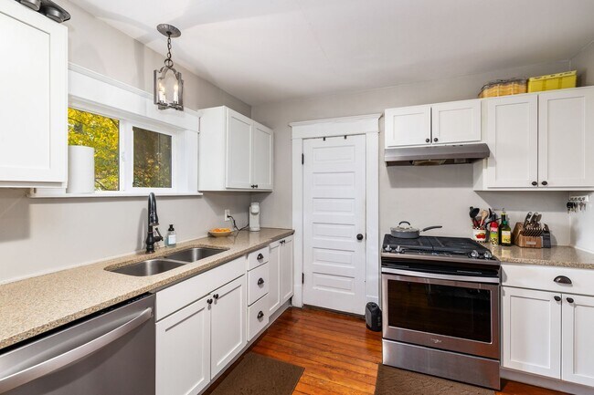 Building Photo - 1114 Fulton St E