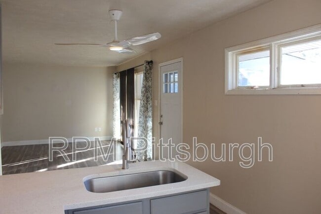 Building Photo - 753 Jefferson Rd