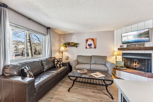 Building Photo - 412 S. Main, unit 113