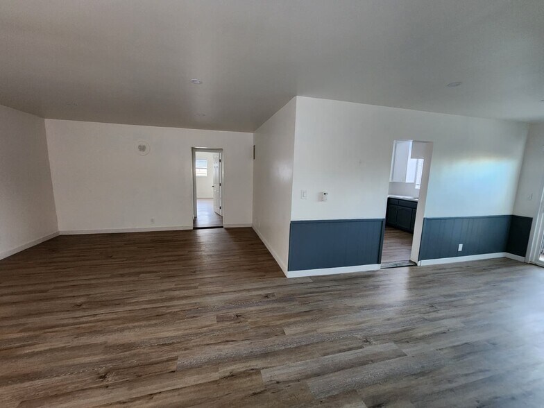 Building Photo - 1414 S Orange Grove Ave