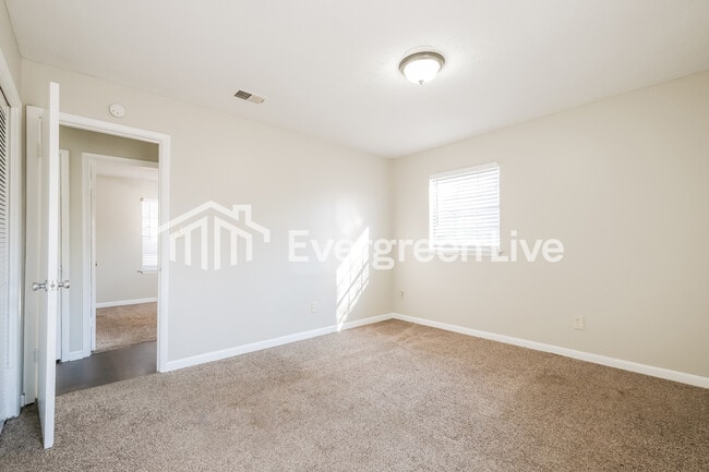 Building Photo - 8929 Ashwood Dr