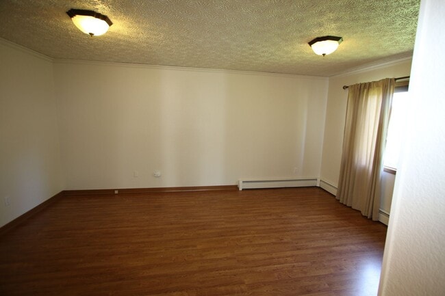 Building Photo - Lovely 3 Bedroom Home in Bayshore!