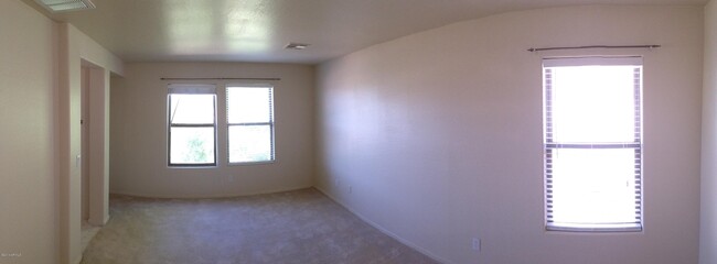 Building Photo - 2050 S Falcon Dr