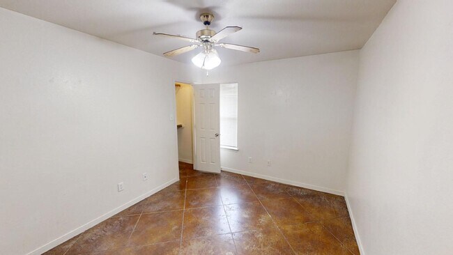 Building Photo - 803 Harley Dr