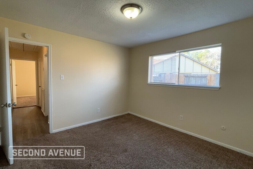 Building Photo - 7706 Waterchase Dr