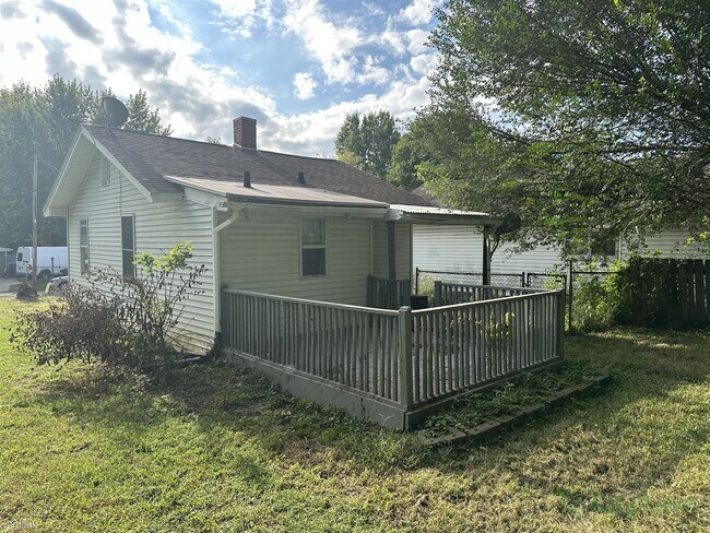 Building Photo - 1 br, 1 bath House - 619 Northeast Rock Is...