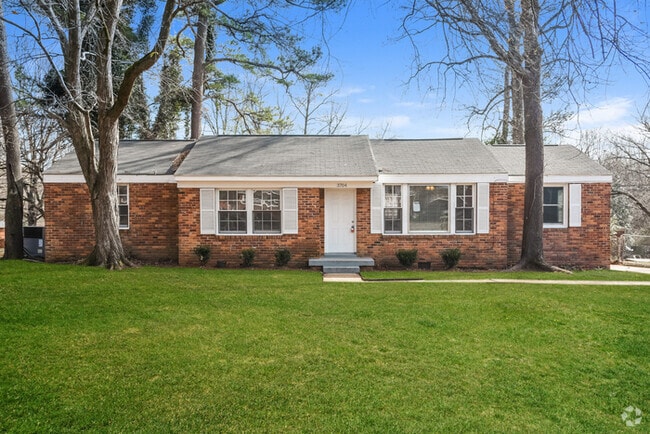 Building Photo - 3704 Lakewood Dr NW