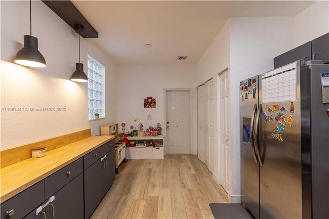 Building Photo - 4154 Forest Dr