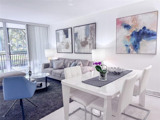 Building Photo - 3301 N Country Club Dr