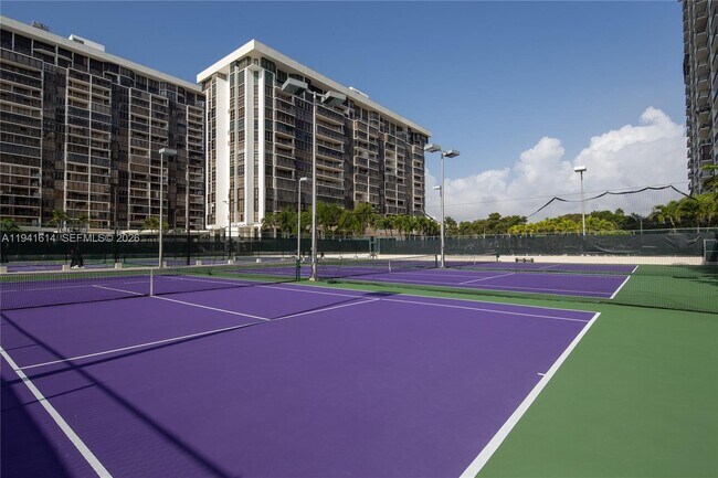 Building Photo - 1865 Brickell Ave