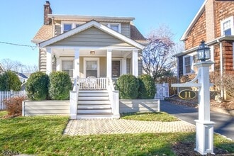 Building Photo - 11 Morris Ct