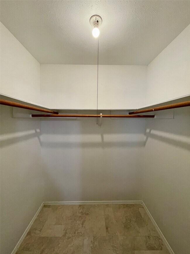 Building Photo - 2622 Olster Dr