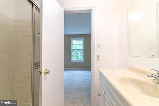 Building Photo - 4796 Gainsborough Dr