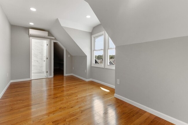 Building Photo - 17 Shirley St