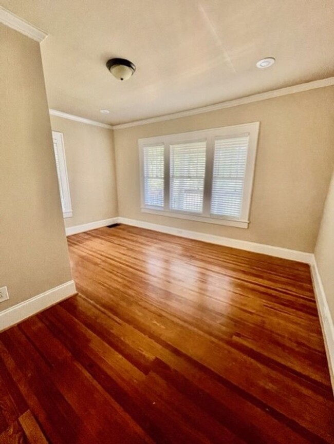 Building Photo - Introducing WesleyHeights401, a charming 3...