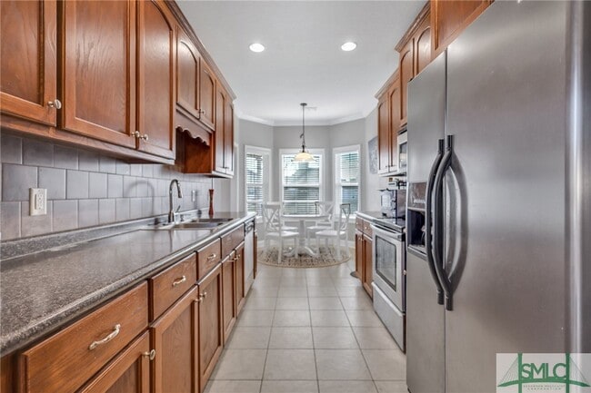 Building Photo - 720 English Oak Dr