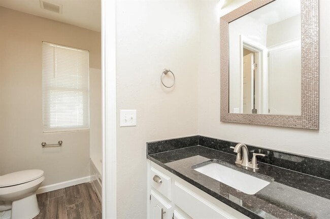 Building Photo - 8716 Tracy Dr