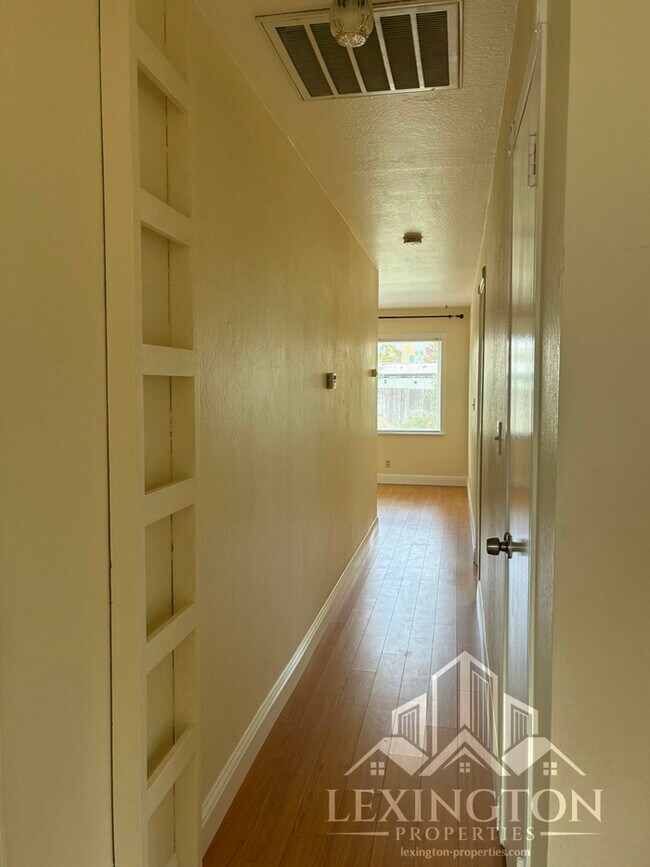Building Photo - Wonderful, 3BD/2BA, Home off Bell St. and ...