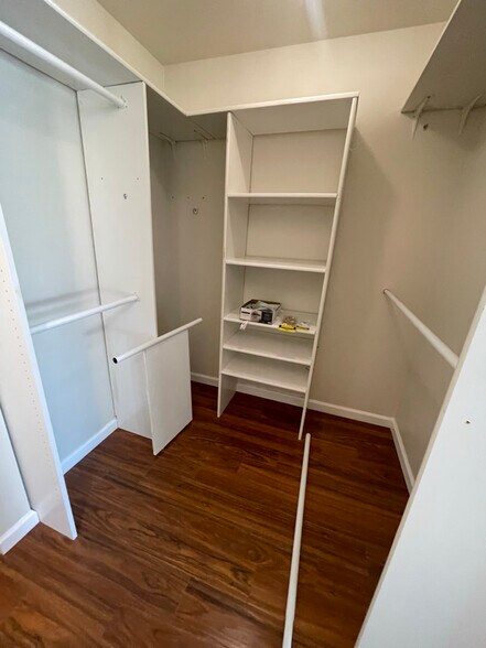 Building Photo - 5963 Teakwood Dr