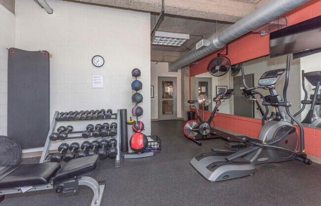 Building Photo - 315 2nd St