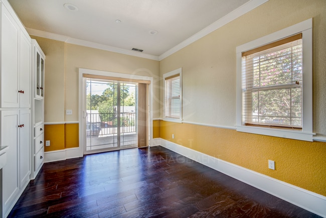 Building Photo - 210 Taylor St