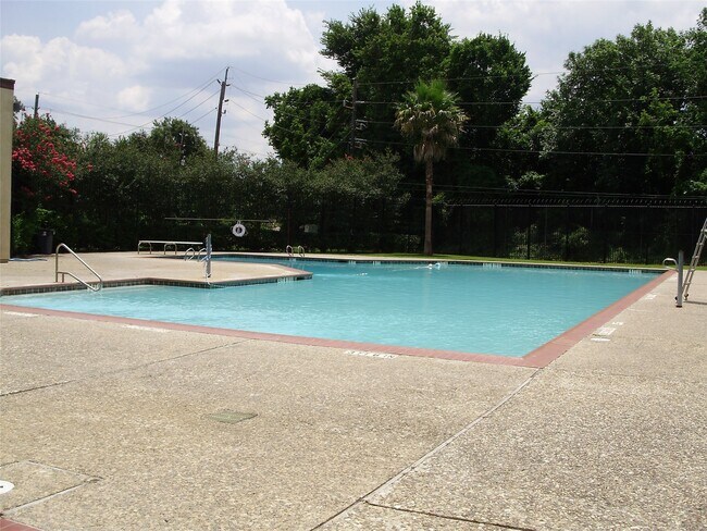 Building Photo - 2107 Shiveley Cir
