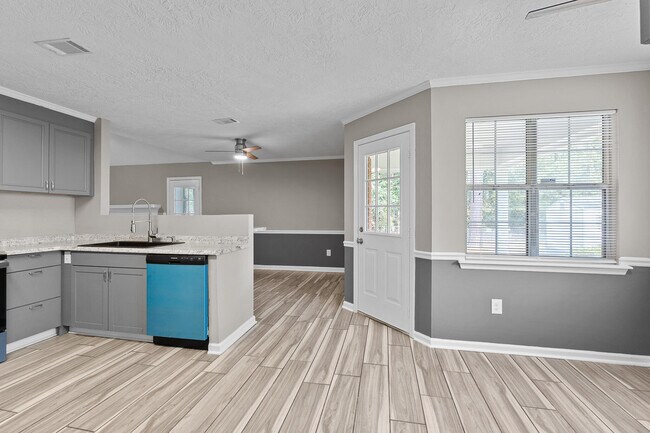 Building Photo - 1856 S Barton Dr
