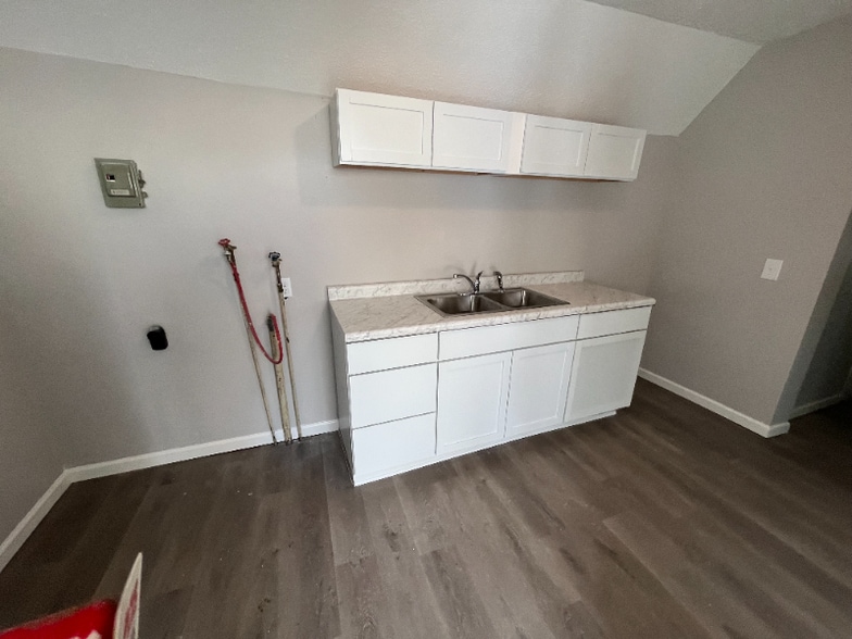 Building Photo - 129 Pratt St