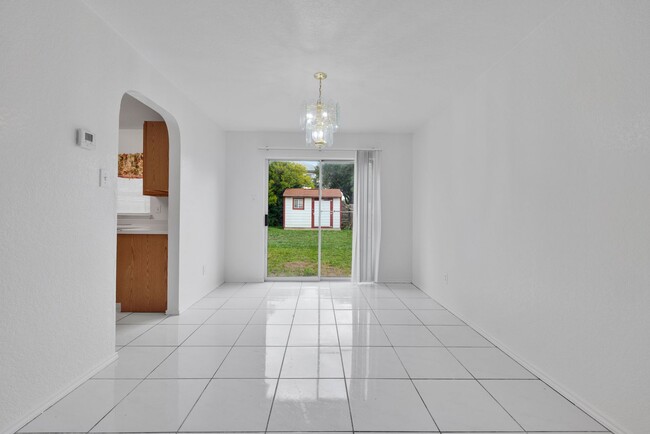 Building Photo - Charming 3-Bedroom, 2.5-Bath Home with Spa...