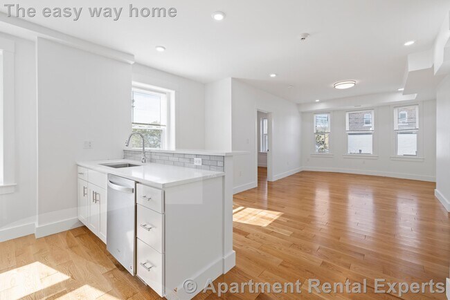 Primary Photo - 406 Columbia St