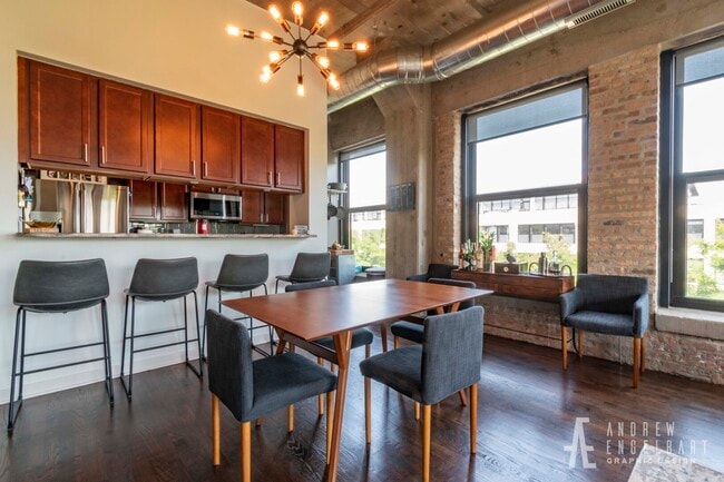 Building Photo - 1111 W 15th St