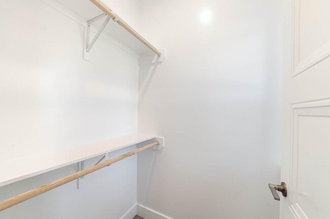 Building Photo - 808 Napa Dr