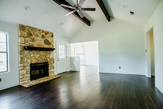 Building Photo - 204 E Lakeshore Dr