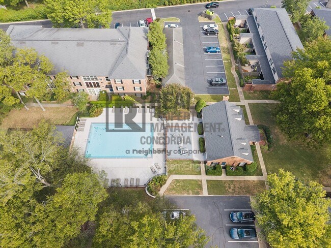 Building Photo - 5025 Hillsboro Pike