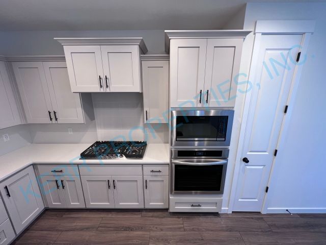 Building Photo - FREE RENT! Charming 3-Bed Home with 2.5 Baths in Serene Happy Valley – 1609 Sq Ft of Comfort!