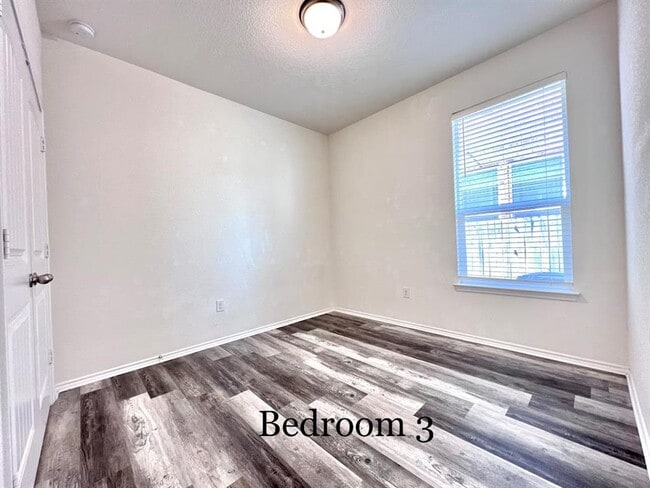 Building Photo - 7900 Crystalbrook W
