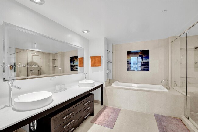 Building Photo - 465 Brickell Ave