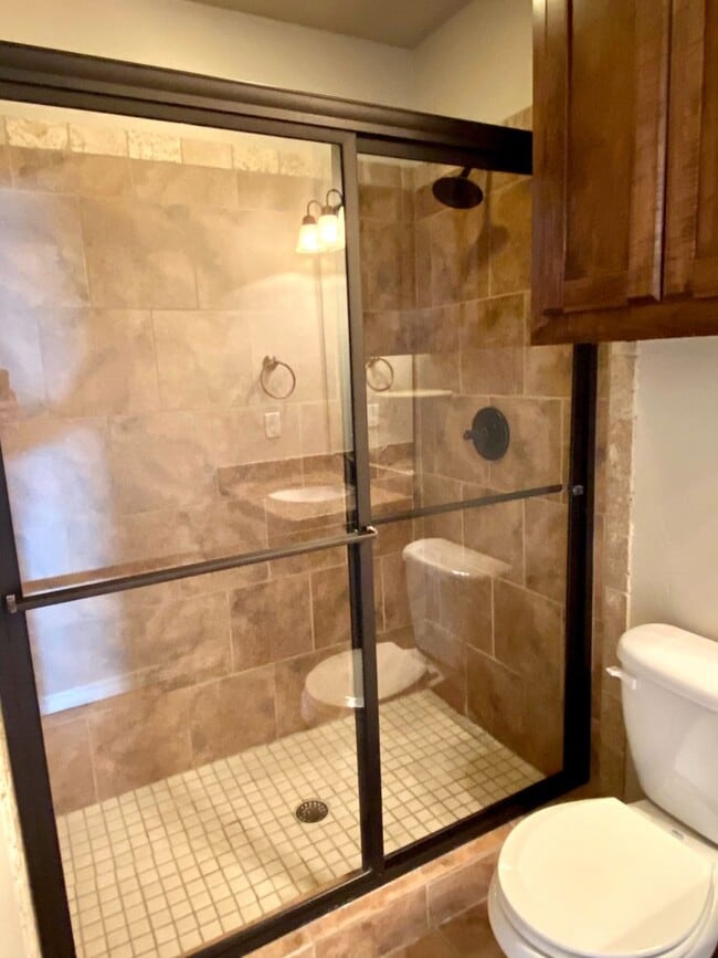 Building Photo - 3 Bed, 3 Bath With Bonus Room in Deer Creek Schools