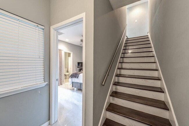 Building Photo - 204 Marshall St