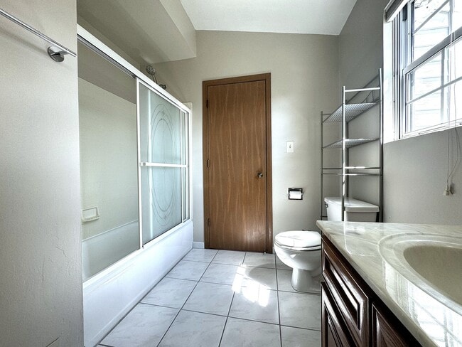 Building Photo - 1604 Estate Cir