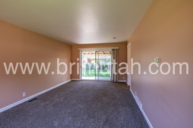 Building Photo - 1561 E 4945 S